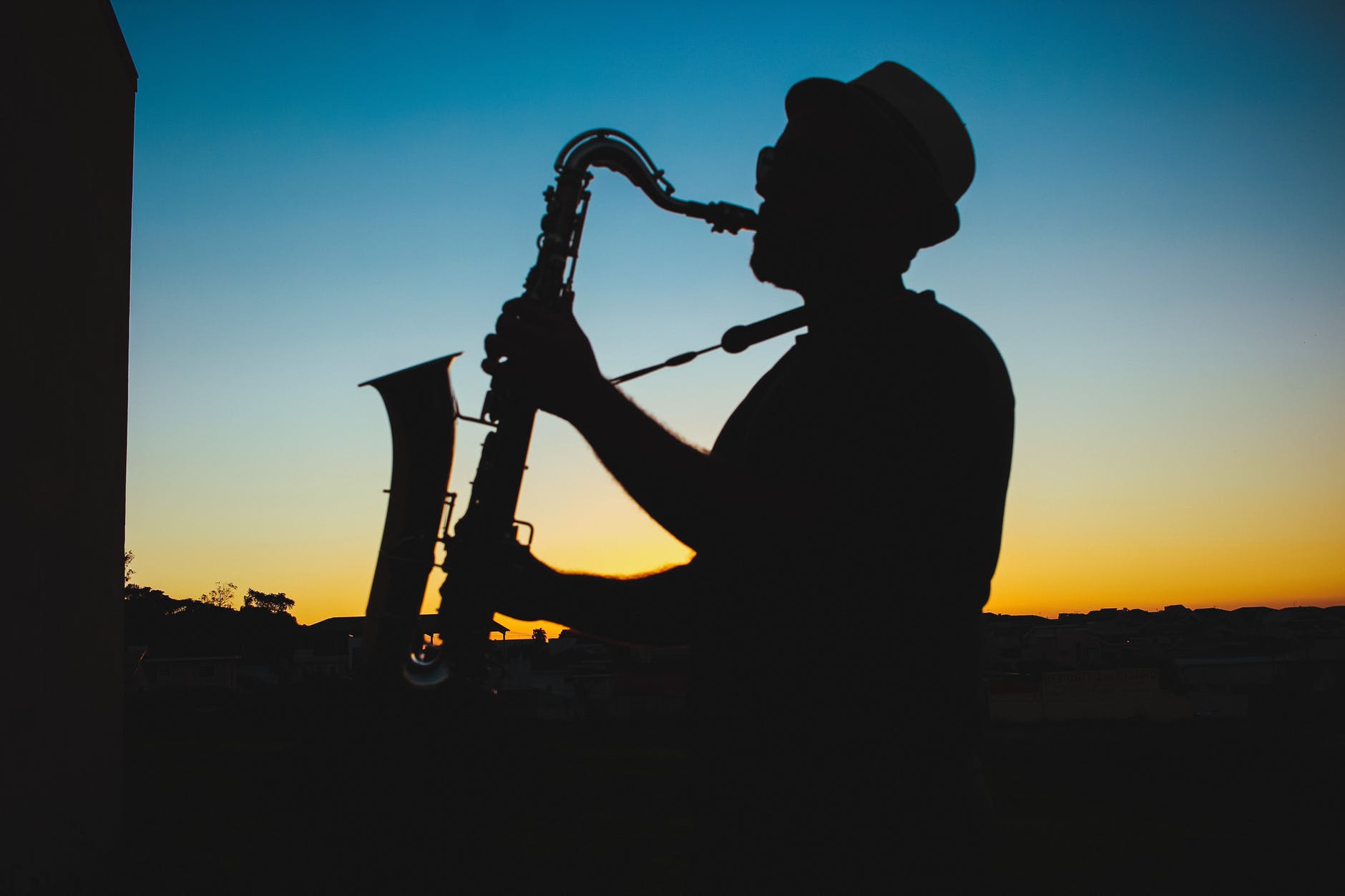 Почему вам стоит научиться играть на саксофоне